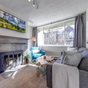 1bd Unit In The Heart Of Village Apartment